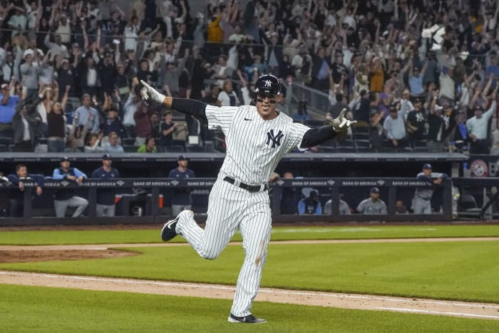 Voit's double lifts surging Yanks to 7-5 win over Twins