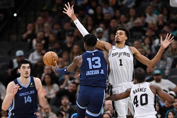 Without injured Morant, the Grizzlies hand the Spurs their largest loss of the season, 140-112 Without injured Morant, the Grizzlies hand the Spurs their largest loss of the season, 140-112