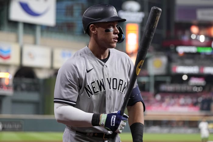 Report: Braves wearing 1974 throwback uniforms to honor Hank Aaron