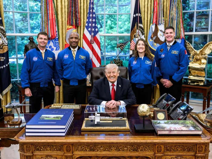 Photo: Click2Houston Trump to Honor Artemis II Astronauts for Lunar Record