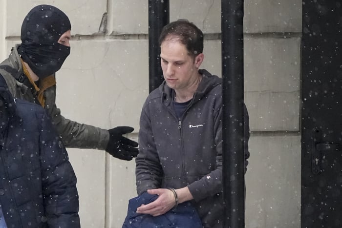 A Russian court extends pretrial detention for an American reporter accused of spying - Vimarsana News