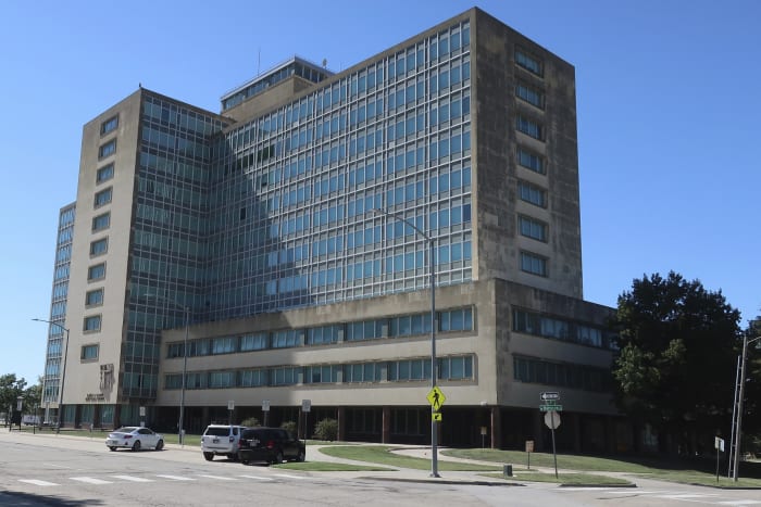 States spend federal COVID aid on roads, buildings, seawalls States spend federal COVID aid on roads, buildings, seawalls