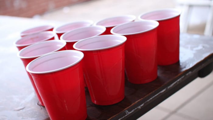 Red Solo cups labeled as American cups in Netherlands. :  r/mildlyinteresting