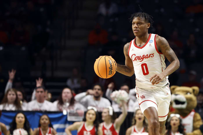 Hakeem Olajuwon cheers on daughter at Final Four