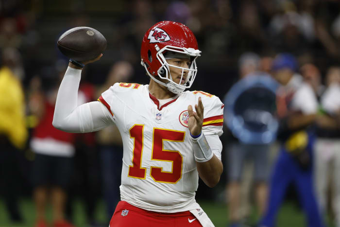 Chiefs All-Pro Chris Jones amid holdout as season approaches: 'I just want  a raise' – KGET 17