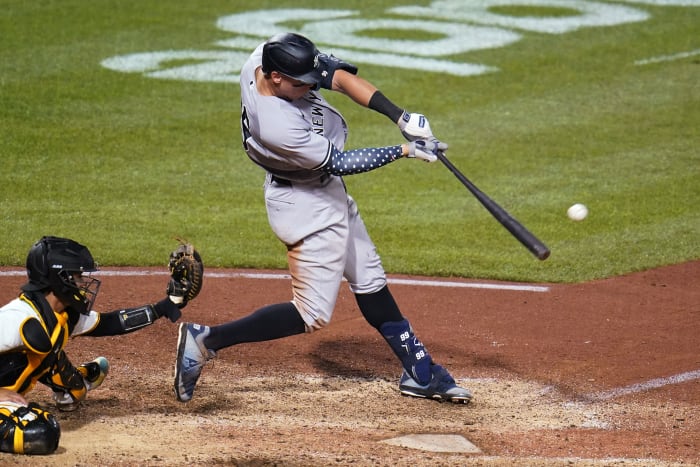 Judge, Higashioka homer as Yankees pound White Sox 7-1