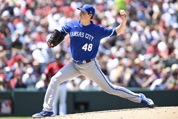 Greinke sharp in 500th career start, Royals beat Rangers