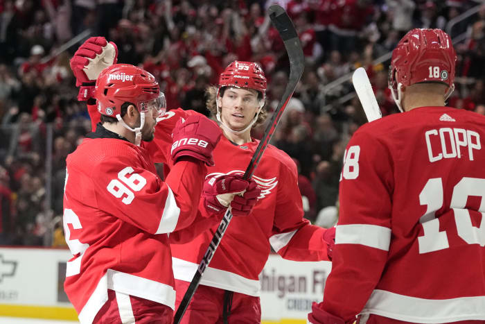 Red Wings beat Devils 4-1 in last game at Joe Louis Arena