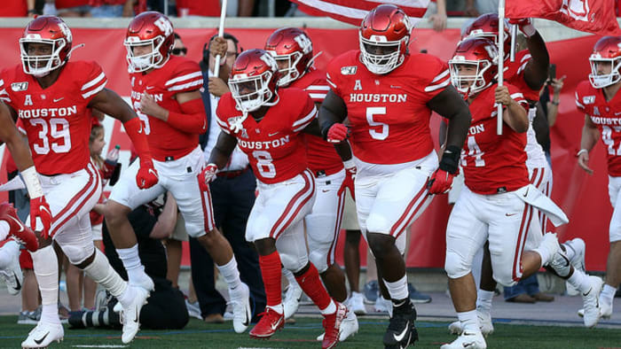 Donovan Smith throws 2 TD passes, Houston holds off UTSA 17-14