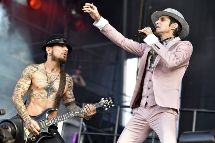 Jane's Addiction cancels its tour after onstage concert fracas thumbnail