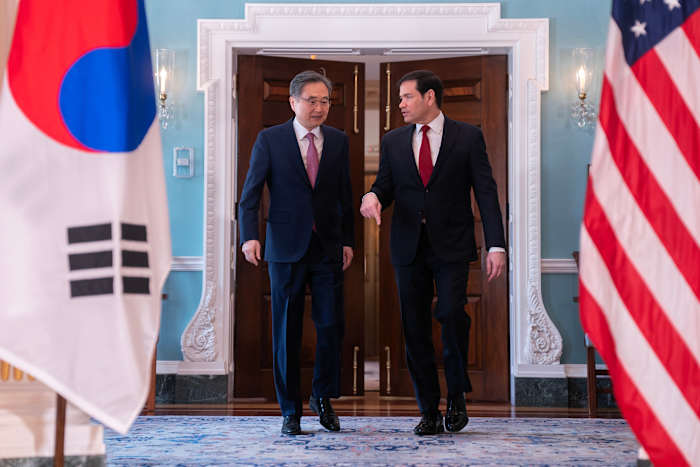 ট্রাম্প প্রশাসন চীনের বাইরে গুরুত্বপূর্ণ খনিজ সরবরাহ সুরক্ষিত করার প্রচেষ্টা জোরদার করছে