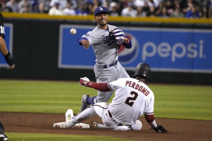 Alcantara homers, D-Backs finally beat Mets in New York