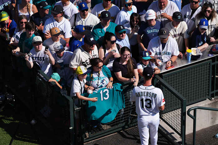 Mariners’ Kade Anderson signs autographs, takes it all in before impressing in big league debut