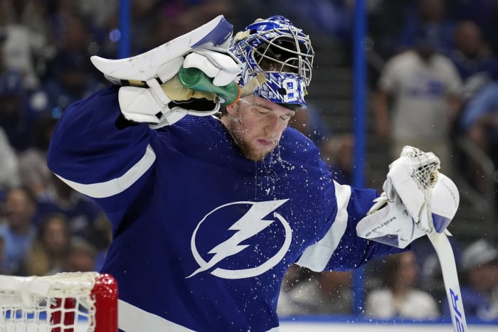 Brayden Point's OT winner lifts Lightning over Jackets 5-4 in Game 5 