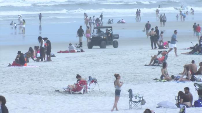 In narrow vote, Jax Beach city leaders OK 2-year plan to let bars, restaurants expand outdoor space for game-day crowds