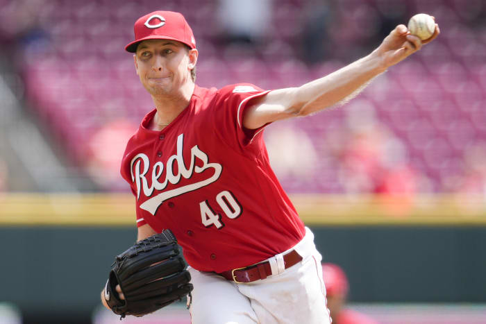 Barrero, Reds score two in ninth, beat Cardinals 4-2