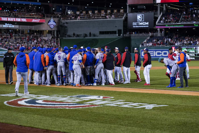 Mets claim stirring victory in opening game of doubleheader before