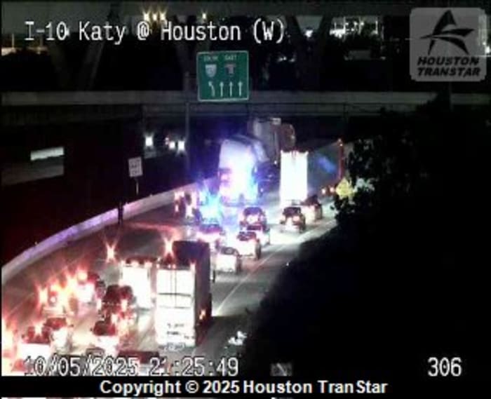 Houston Avenue bridge on Katy Freeway struck by 18-wheeler