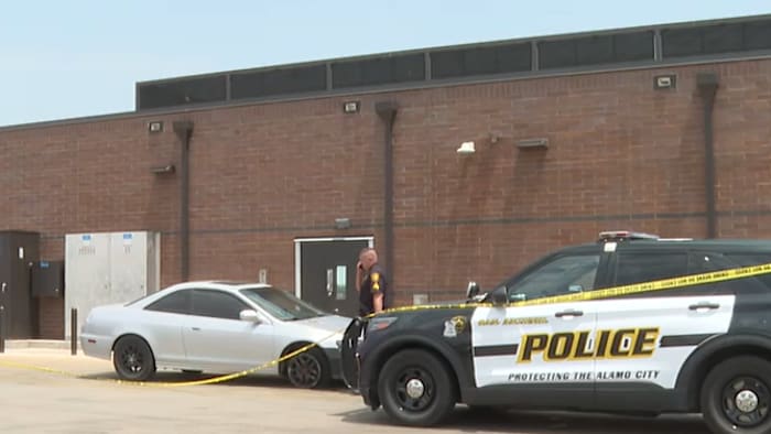 <a href="https://www.ksat.com/news/local/2025/05/20/toddler-shot-at-quiktrip-gas-station-on-south-side-safd-says/" target="_blank">Toddler shot at QuikTrip gas station on South Side, SAFD says</a>