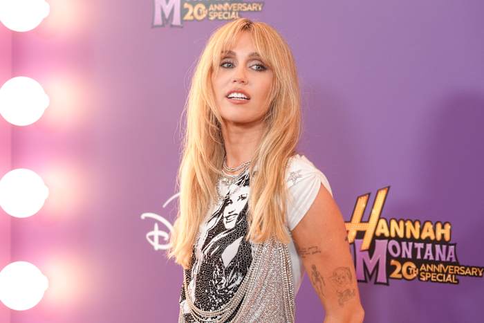 Now a true pop star, Miley Cyrus returns to her 'Hannah Montana' roots to fete anniversary special