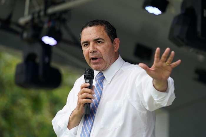 WATCH LIVE: US Rep. Henry Cuellar plans to discuss transfer of families from Dilley immigration facility to Laredo