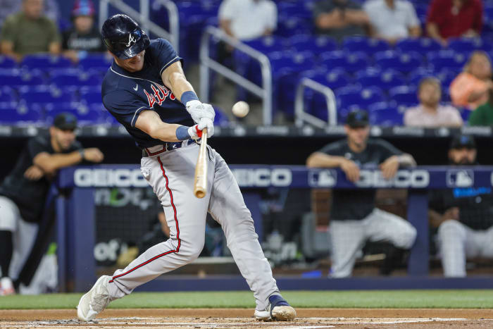 Juan Soto powers Padres past Blue Jays 9-1; Toronto's win streak