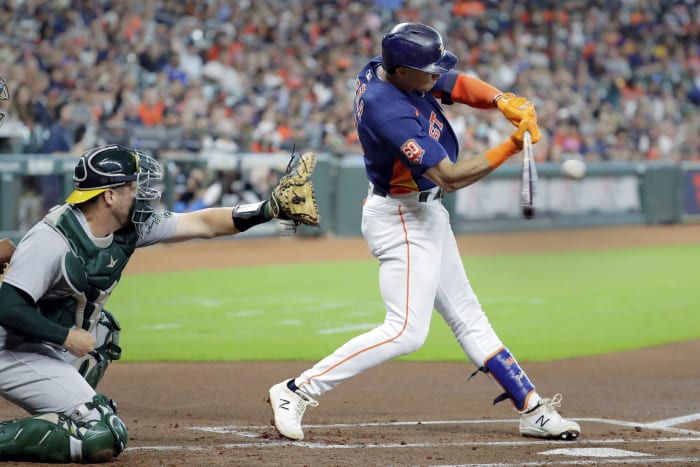 Escobar HRs as Mets end 3-game skid, rally past Rangers 4-3