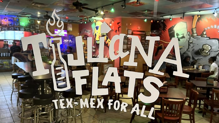 تعلن شركة Tijuana Flats ومقرها وسط فلوريدا عن امتياز جديد، وتغلق بعض المطاعم