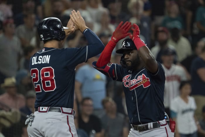 Braves use homers, better bullpen to beat Ryu, Dodgers 4-3