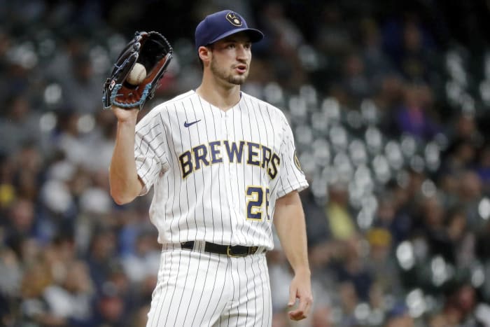 Vogelbach slam in 9th caps comeback, Brewers shock Cards 6-5