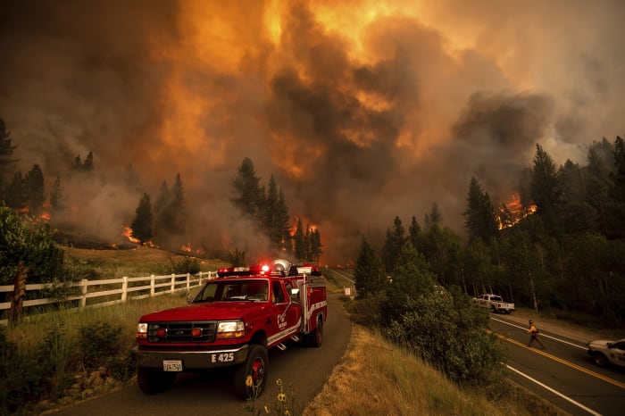 Firefighters continue to battle Colorado Springs blaze > Air Force >  Article Display