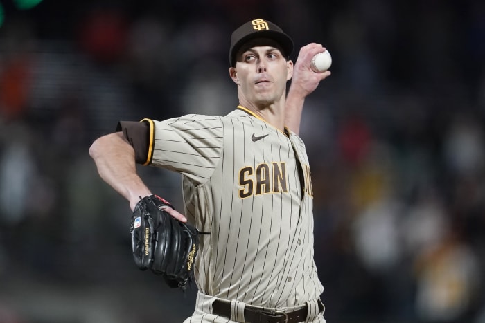 Giants beat San Diego 3-2 in opener amid talk of Padres-Dodgers 'rivalry