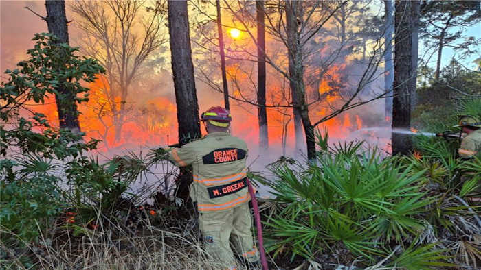 Lanes cleared on SR-408 after brush fire in Orange County