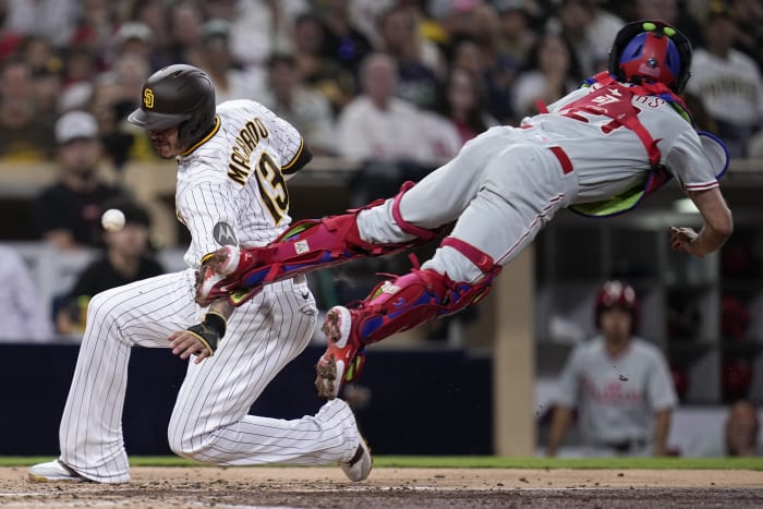 Alfaro mashes pinch-hit 3-run HR in 9th, Padres win 3-2