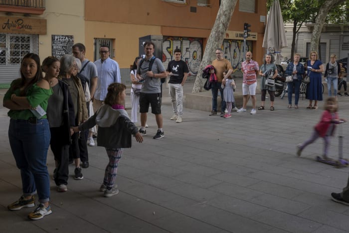 Spain swings right in local and regional elections