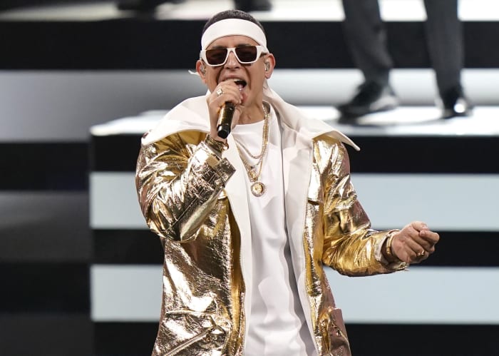 Ozuna, J Balvin & More Pay Tribute To Daddy Yankee At Premio Lo