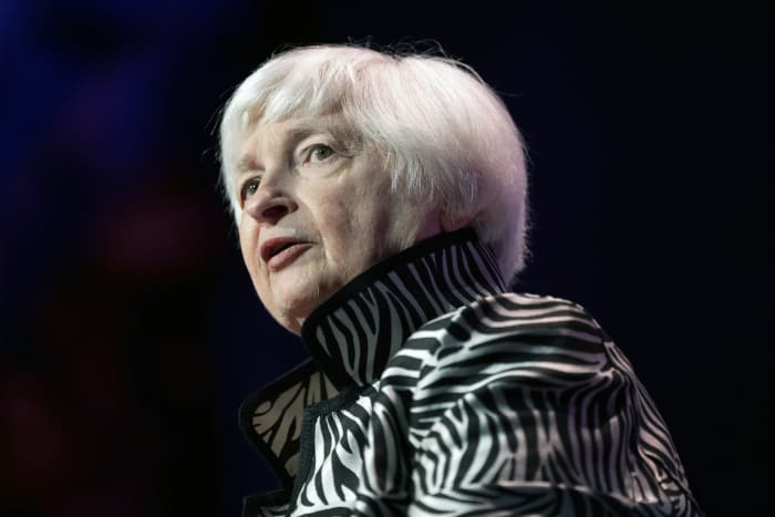 Yellen visits Midwest to showcase improving consumer sentiment, take aim at Trump tax cuts