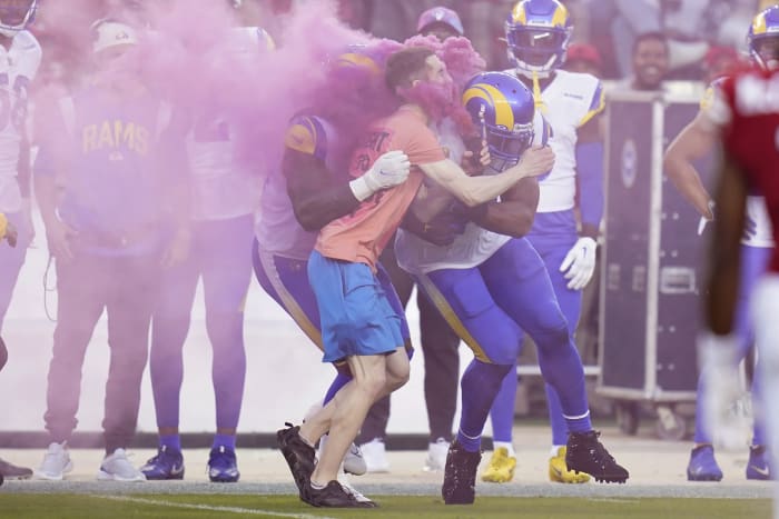 Defending champion Rams humbled by Bills in opening rout