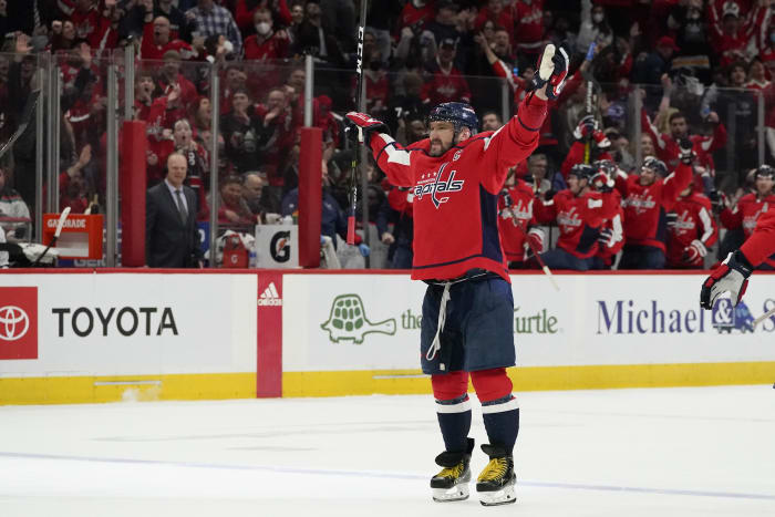 Ovechkin at 38 resumes his pursuit of Gretzky's NHL goals record