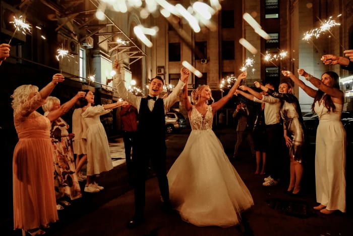 What's the ultimate party wedding song on the dance floor? Vote in our bracket for your favorite! - Vimarsana News