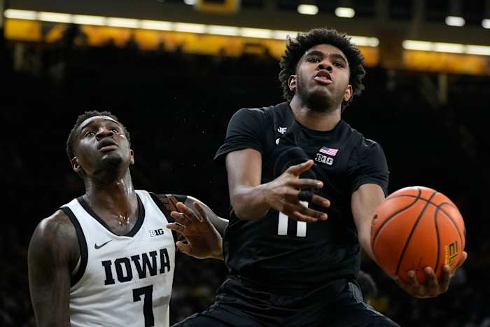 No. 8 Michigan State takes outright Big Ten regular-season title with 91-84 victory over Iowa
