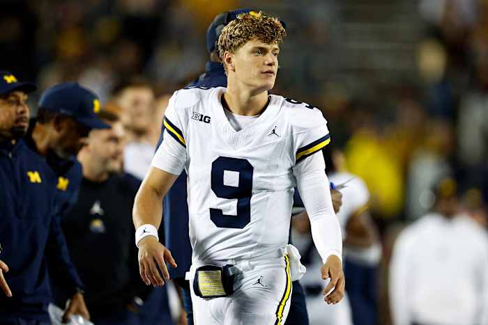 &lsquo;Bet&rsquo;: Several Michigan football players take to social media after Jim Harbaugh suspension