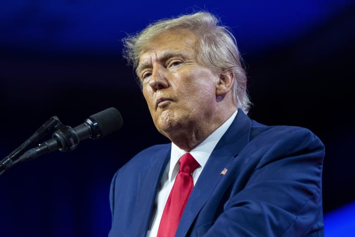 Trump returns to Iowa aiming for more disciplined campaign