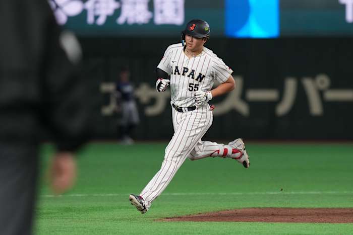 Japan finishes World Baseball Classic group unbeaten, tops Czechs 9-0 behind Murakami's grand slam