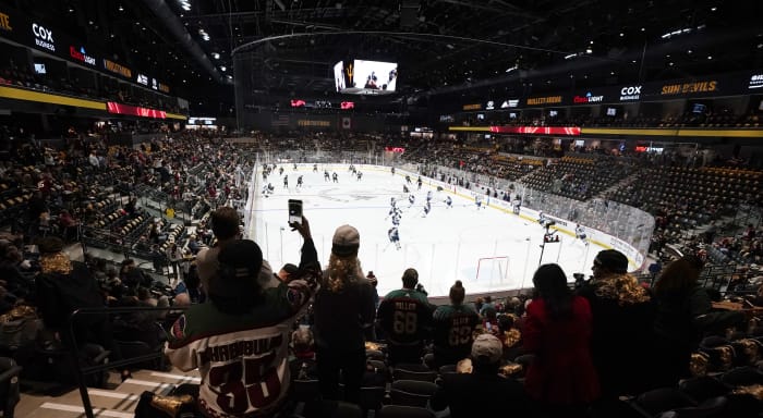 Blackhawks won't wear Pride warmups over security concerns - ESPN