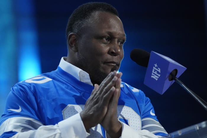 Detroit Lions legend Barry Sanders experiences heart-related health scare over Father’s Day weekend