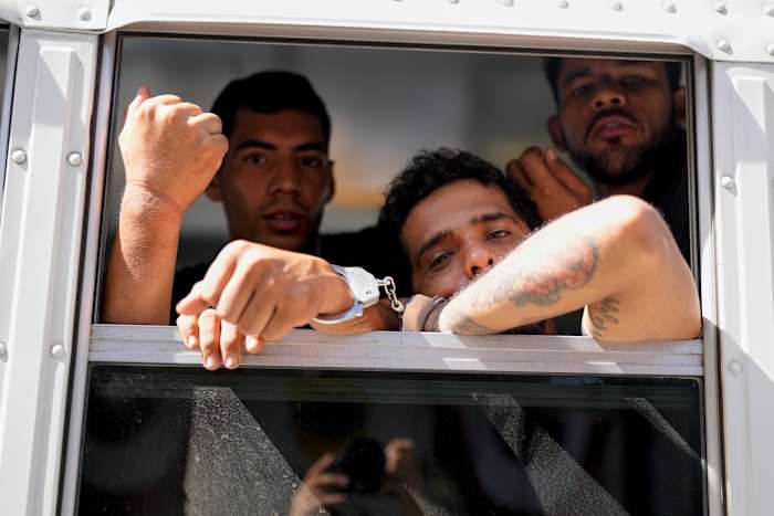 Los solicitantes de asilo aún llegan a la frontera de los Estados Unidos, pero ¿qué les sucede? Los solicitantes de asilo aún llegan a la frontera de los Estados Unidos, pero ¿qué les sucede?