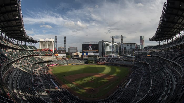 Olson's check-swing double in 11th helps Braves top Astros