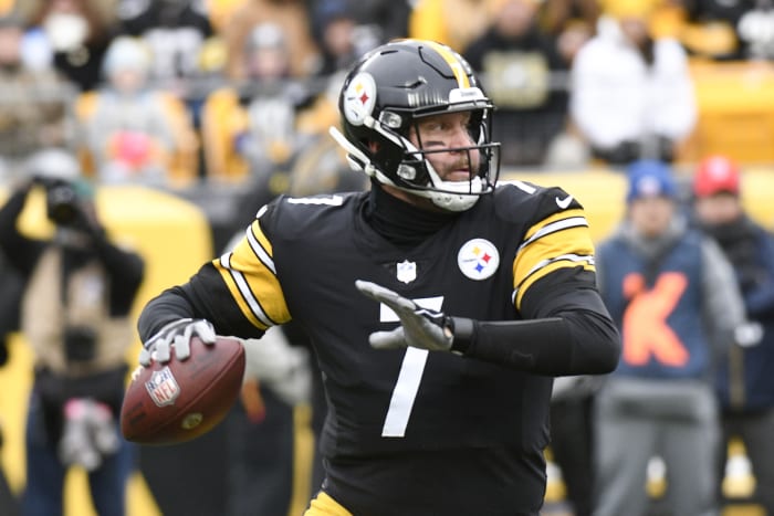 Josh Allen picks apart Steelers secondary in Bills' 38-3 win and Pickett's  first start