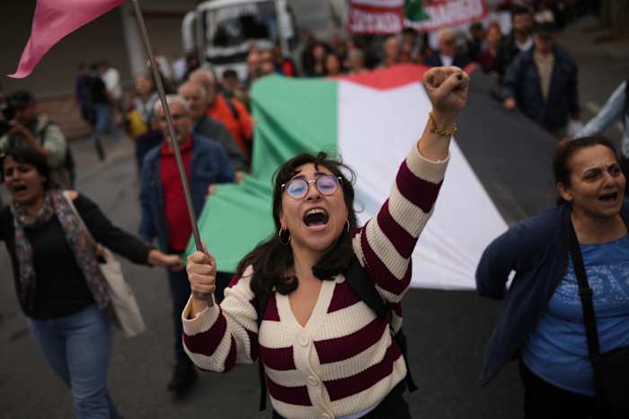 Hundreds of thousands march across Europe in support of Palestinians
